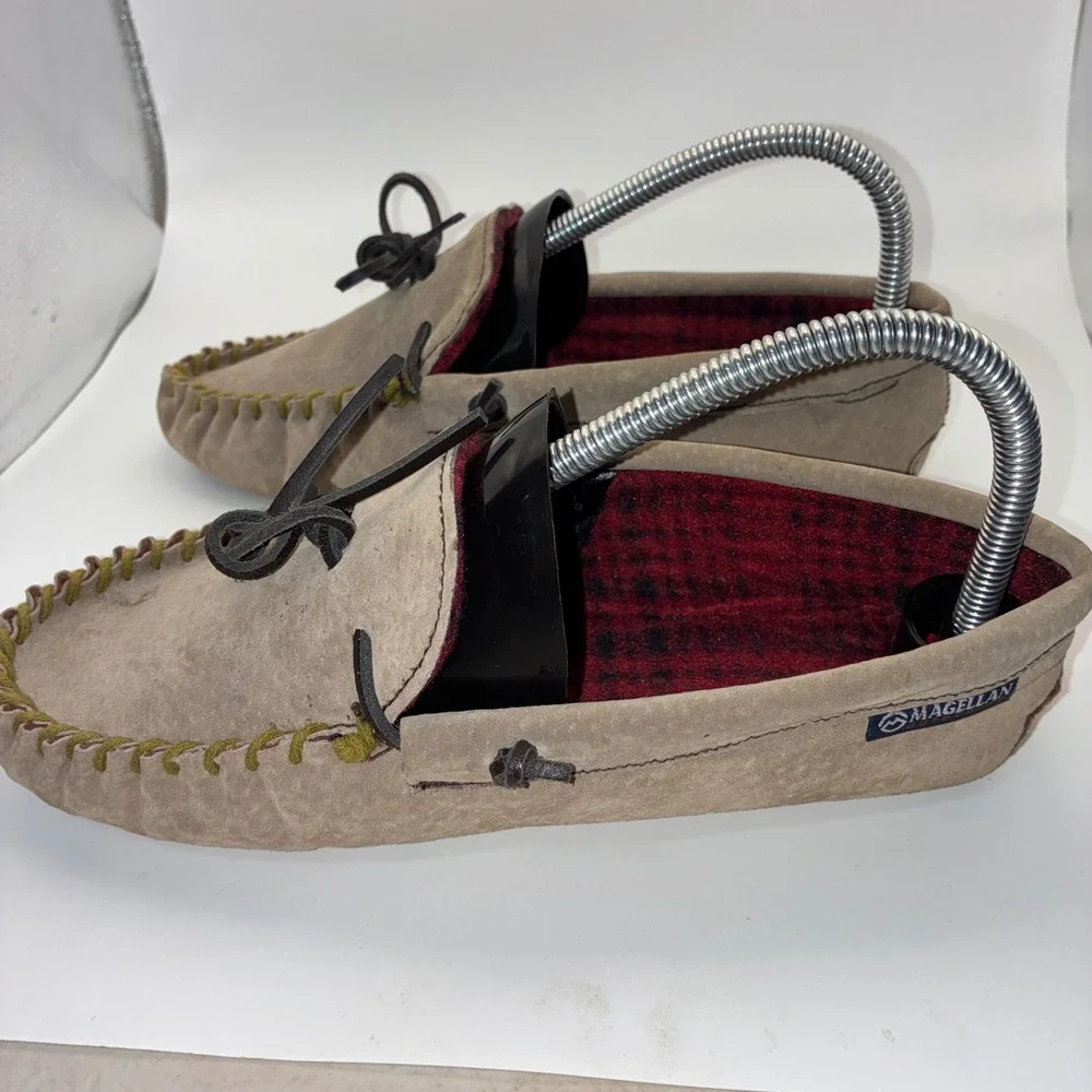 Magellan Outdoors‎ Youth Suede Moccasin Slippers Tan Plaid Lining Size 6